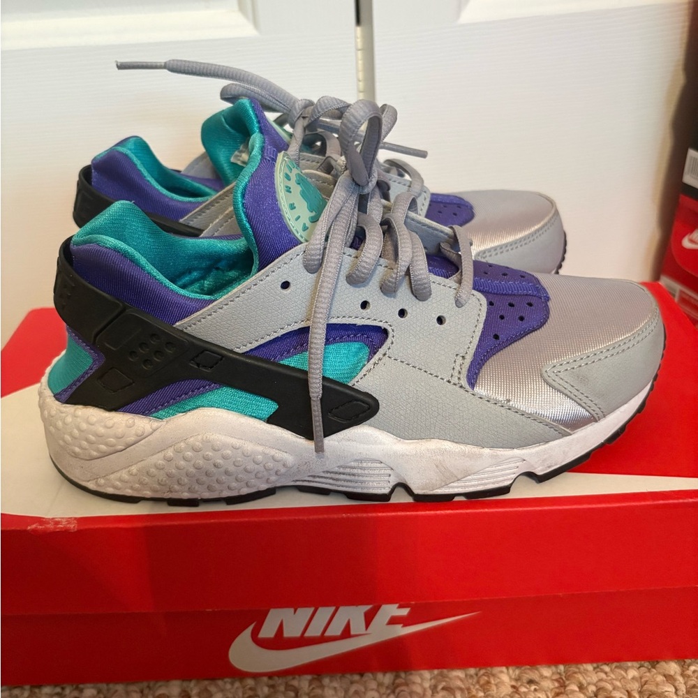 Women’s Nike Huarache Sz 6